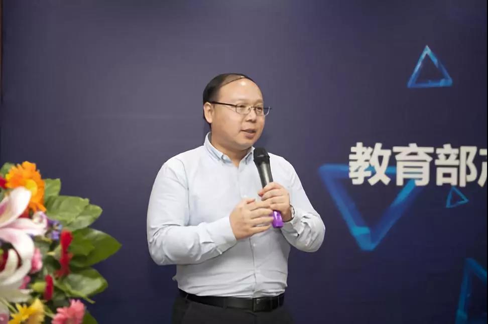 達(dá)內(nèi)首屆高校新財經(jīng)產(chǎn)教融合高峰論壇