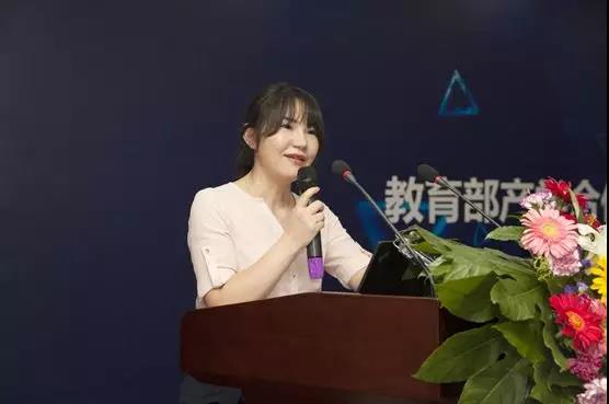達(dá)內(nèi)首屆高校新財經(jīng)產(chǎn)教融合高峰論壇