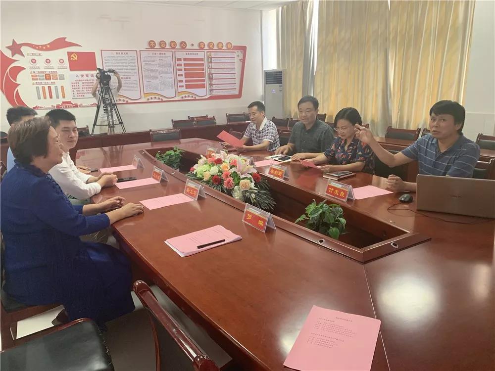 達(dá)內(nèi)與吉首大學(xué)張家界學(xué)院攜手簽約，共建會(huì)計(jì)專業(yè)