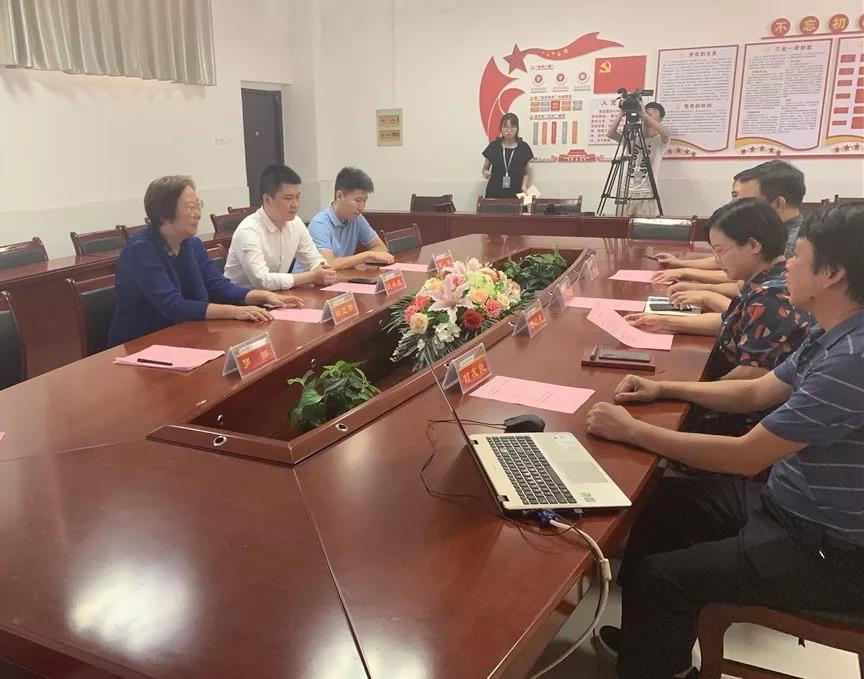 達(dá)內(nèi)與吉首大學(xué)張家界學(xué)院攜手簽約，共建會(huì)計(jì)專業(yè)